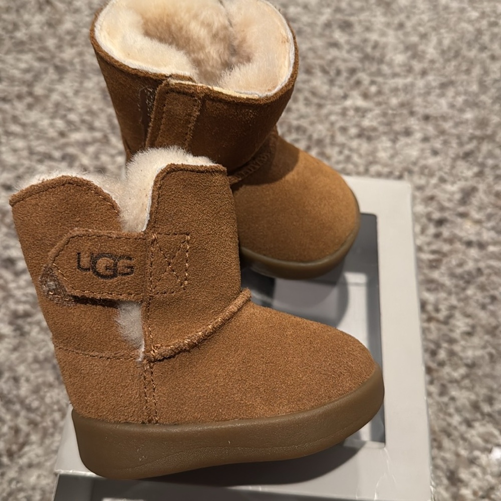 Baby UGG Brown Boots - Picture 2 of 4